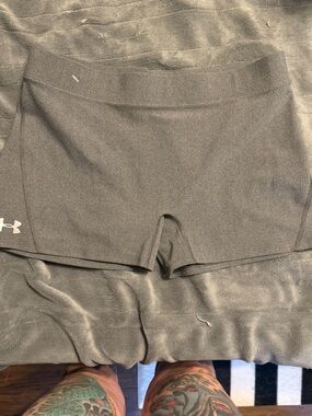 Under Armour Women's Athletic Shorts in Charcoal Gray
